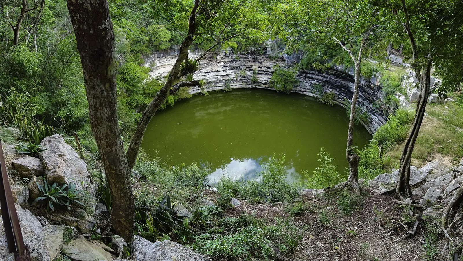 Chichén Itzá and the Yalcobá cenote