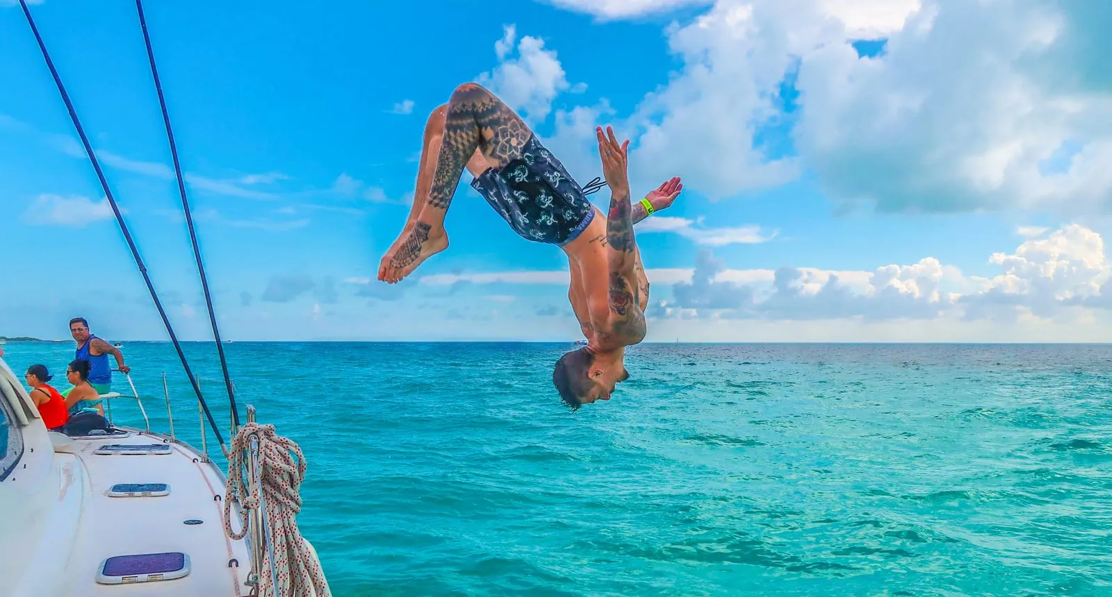 Luxury Catamaran Sailing & Snorkeling with Lunch and Open Bar