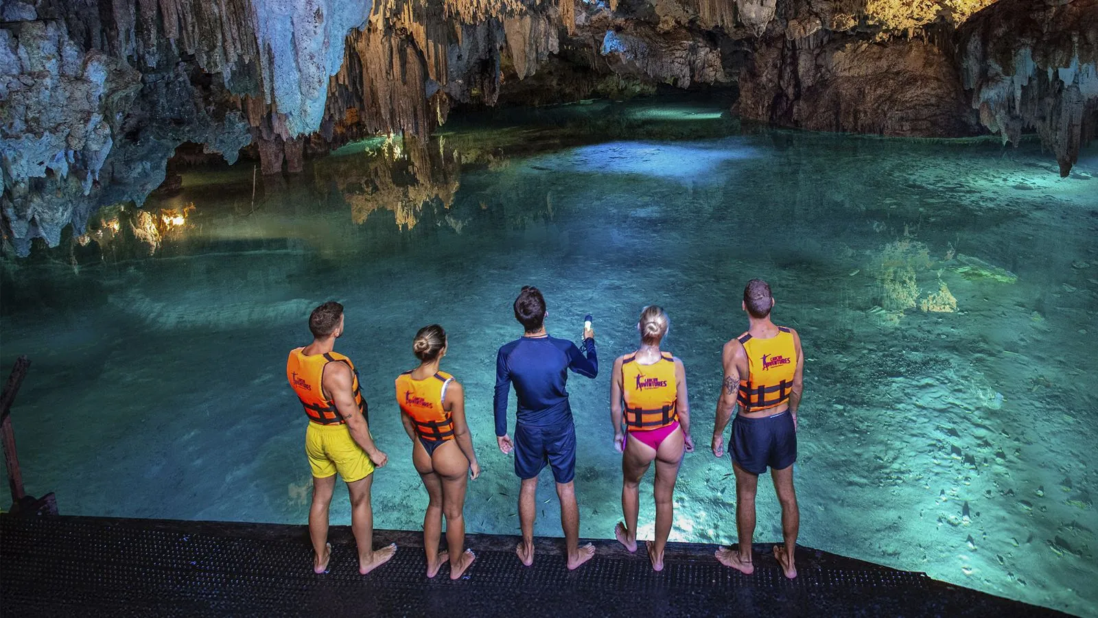 Un cenote, tortugas y beach club