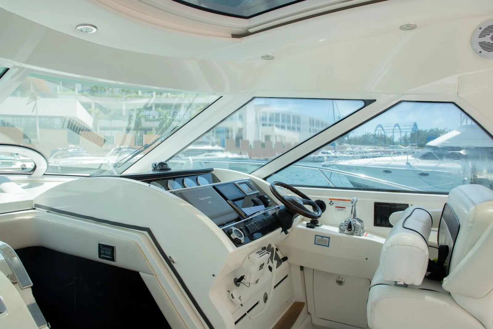 Romantic Luxurious Yacht Dinner